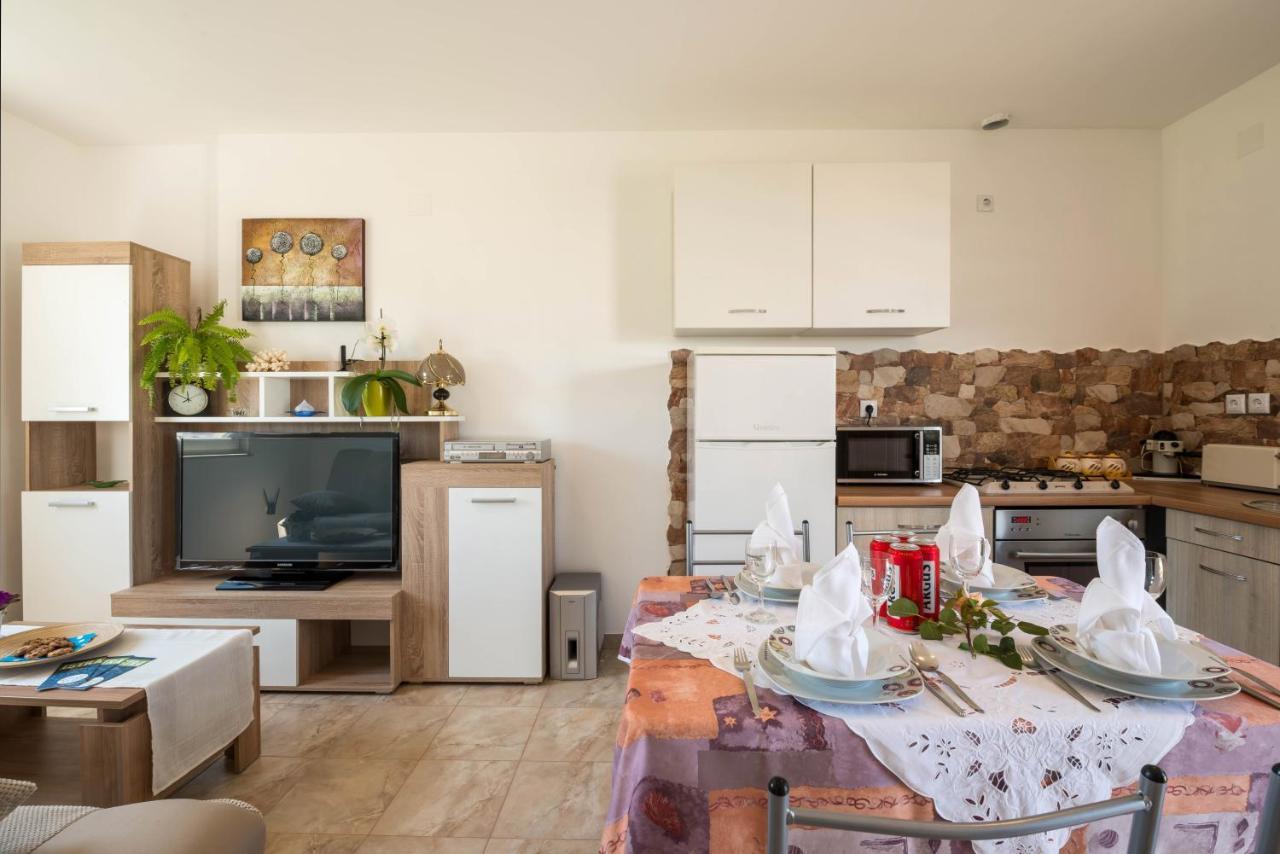 Apartment Radeki Glavica 112B Loborika Eksteriør billede